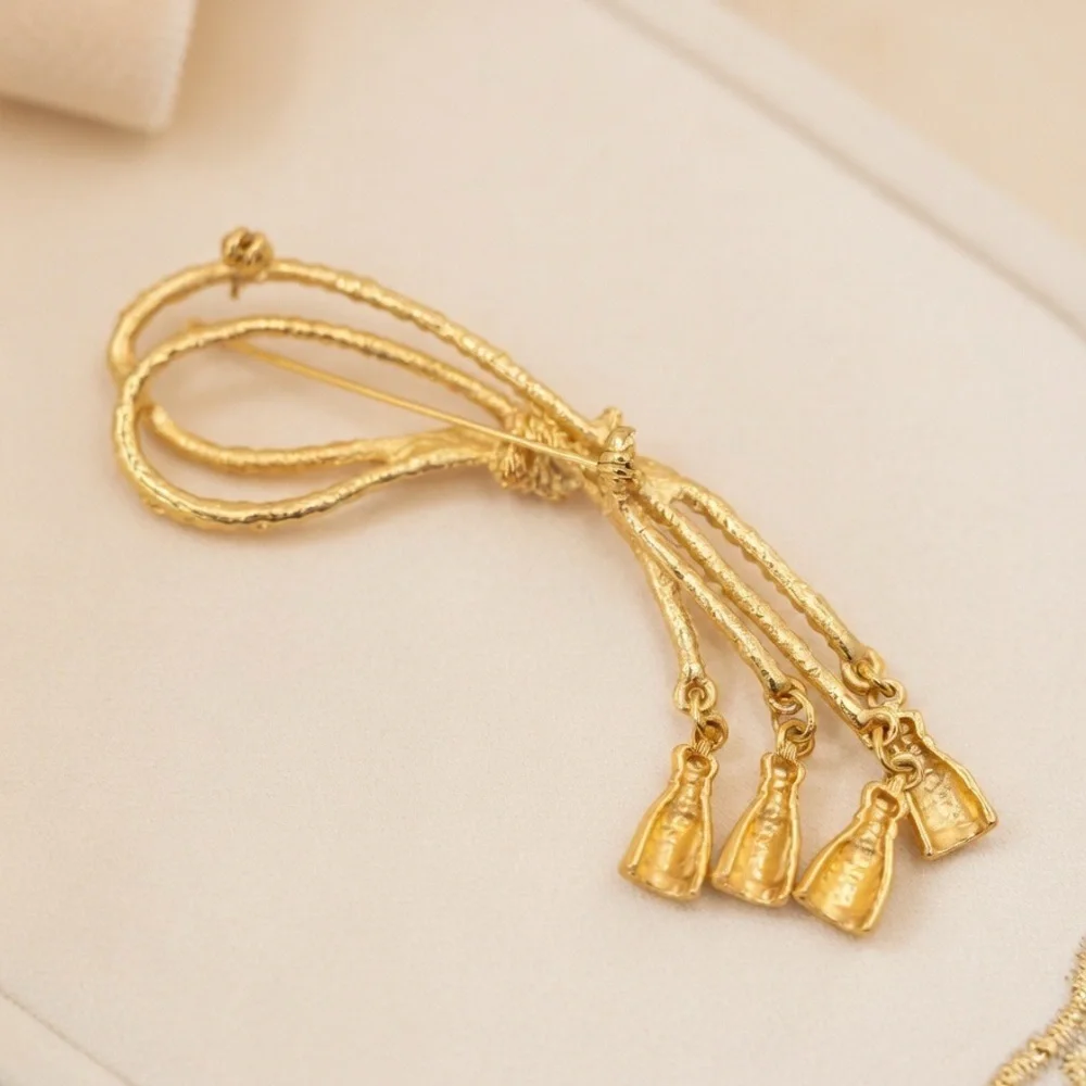 Vintage Gold Tone Rope Bow Tassel Brooch Pin Dangle Tassels Elegant 80s Jewelry